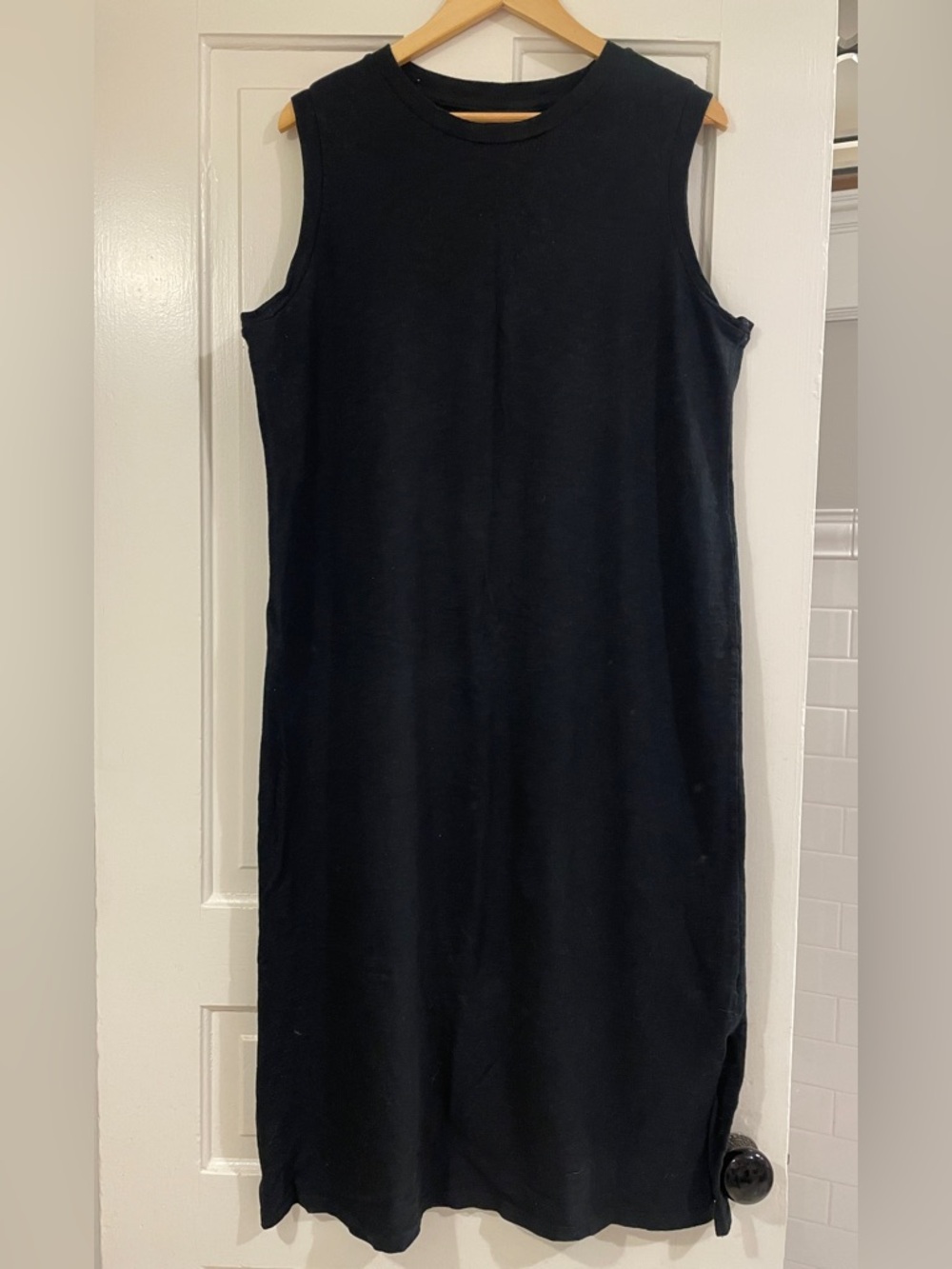 Universal Thread Black Sleeveless Midi Shift Dress